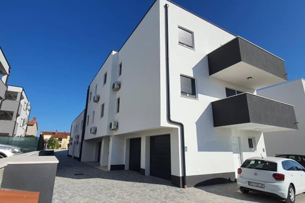 Apartment Sunrise With Private Parking Pula Exterior photo